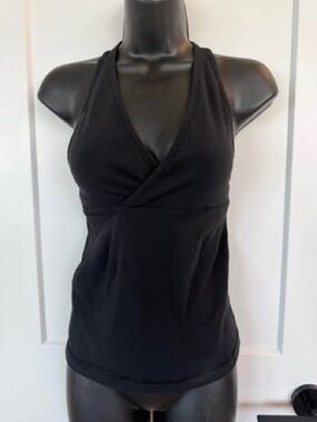 LULULEMON Women’s Black Racerback V-Neck Tank Top sz 2